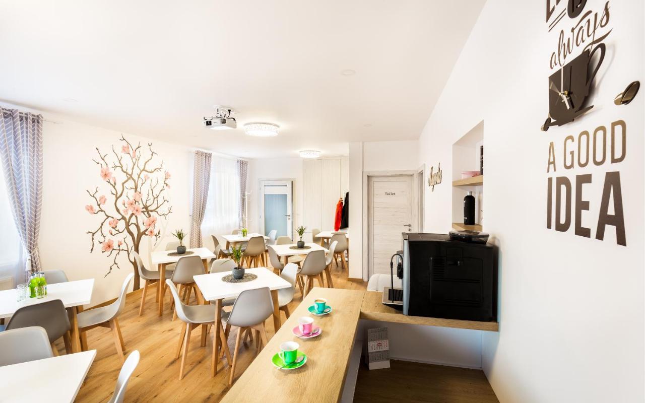 Hotel Ubytovanie Magnolia à Lipany Extérieur photo